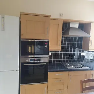 Apartment London Luxury 5 Min Walk From Station, With Free Parking Free Wifi, Ilford