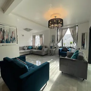 Homestay Bungalow Homestay Double Bedroom In London, Ilford
